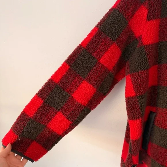 ⭐️ Abercrombie & Fitch Red and Black Buffalo Plaid Zip-Up Pull Over - Picture 2 of 6